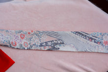 画像をギャラリービューアに読み込む, 正絹 優しいピンクの生地に草花 藤色小桜⁂Pure silk, Flowers on a gentle pink fabric, Mauve and small cherry blossoms