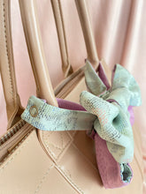 画像をギャラリービューアに読み込む, 大島紬水色 花のデザイン/帯裏 藤色の小桜⁂Oshima Tsumugi light blue flower design / obi back mauve small cherry blossoms