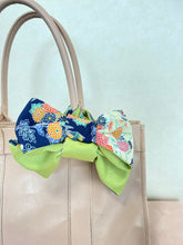 画像をギャラリービューアに読み込む, 正絹縮緬 雪輪に四季の草木花 /さや型黄緑⁂Pure silk crepe Flowers of the four seasons on the snow ring / Saya type young grass color