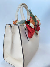 画像をギャラリービューアに読み込む, プリント生地 白と金彩の桜咲く/帯裏 赤のクリスタル⁂Printed fabric, white and golden cherry blossoms, obi back, red crystal