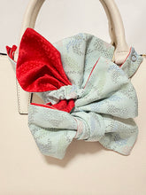 画像をギャラリービューアに読み込む, 大島紬 水色に草花模模/ 赤の小桜⁂Flower pattern in light blue / Red small cherry blossoms