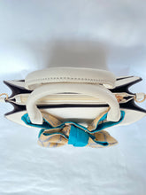 画像をギャラリービューアに読み込む, 伊予絣 優しいオレンジ色の生地に薄い青の大き目の麻の葉模様 / 帯裏 青のさや型 ⁂Iyo Kasuri: A gentle orange fabric with a large light blue hemp leaf pattern / obi back blue pod pattern