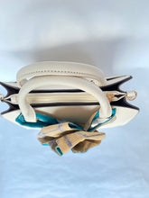 画像をギャラリービューアに読み込む, 伊予絣 優しいオレンジ色の生地に薄い青の大き目の麻の葉模様 / 帯裏 青のさや型 ⁂Iyo Kasuri: A gentle orange fabric with a large light blue hemp leaf pattern / obi back blue pod pattern