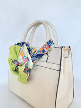 画像をギャラリービューアに読み込む, 正絹縮緬 雪輪に四季の草木花 /さや型黄緑⁂Pure silk crepe Flowers of the four seasons on the snow ring / Saya type young grass color