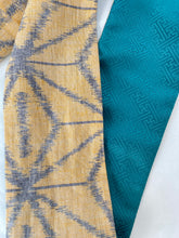 画像をギャラリービューアに読み込む, 伊予絣 優しいオレンジ色の生地に薄い青の大き目の麻の葉模様 / 帯裏 青のさや型 ⁂Iyo Kasuri: A gentle orange fabric with a large light blue hemp leaf pattern / obi back blue pod pattern