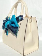 画像をギャラリービューアに読み込む, 伊予絣 水色の花二色使い/水色さや型⁂Iyo Kasuri Two colors of light blue flowers / light blue pod type