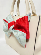 画像をギャラリービューアに読み込む, 大島紬 水色に草花模模/ 赤の小桜⁂Flower pattern in light blue / Red small cherry blossoms