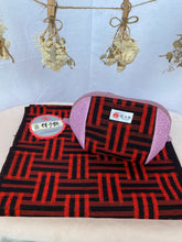 画像をギャラリービューアに読み込む, 伊予絣 の ポーチ キルト芯入り 赤い三崩し文  Iyo kasuri pouch with quilt core Red three-breaking sentence文