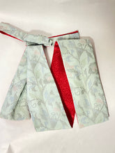 画像をギャラリービューアに読み込む, 大島紬 水色に草花模模/ 赤の小桜⁂Flower pattern in light blue / Red small cherry blossoms