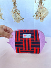 画像をギャラリービューアに読み込む, 伊予絣 の ポーチ キルト芯入り 赤い三崩し文  Iyo kasuri pouch with quilt core Red three-breaking sentence文