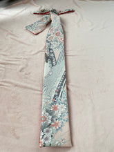 画像をギャラリービューアに読み込む, 正絹 優しいピンクの生地に草花 藤色小桜⁂Pure silk, Flowers on a gentle pink fabric, Mauve and small cherry blossoms