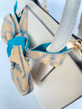 画像をギャラリービューアに読み込む, 伊予絣 優しいオレンジ色の生地に薄い青の大き目の麻の葉模様 / 帯裏 青のさや型 ⁂Iyo Kasuri: A gentle orange fabric with a large light blue hemp leaf pattern / obi back blue pod pattern