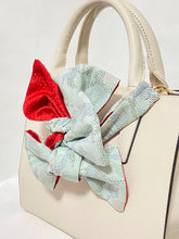 画像をギャラリービューアに読み込む, 大島紬 水色に草花模模/ 赤の小桜⁂Flower pattern in light blue / Red small cherry blossoms