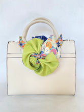 画像をギャラリービューアに読み込む, 正絹縮緬 雪輪に四季の草木花 /さや型黄緑⁂Pure silk crepe Flowers of the four seasons on the snow ring / Saya type young grass color