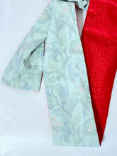 画像をギャラリービューアに読み込む, 大島紬 水色に草花模模/ 赤の小桜⁂Flower pattern in light blue / Red small cherry blossoms