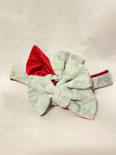 画像をギャラリービューアに読み込む, 大島紬 水色に草花模模/ 赤の小桜⁂Flower pattern in light blue / Red small cherry blossoms