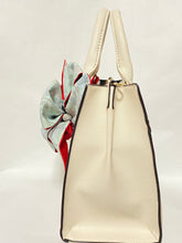 画像をギャラリービューアに読み込む, 大島紬 水色に草花模模/ 赤の小桜⁂Flower pattern in light blue / Red small cherry blossoms