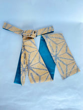 画像をギャラリービューアに読み込む, 伊予絣 優しいオレンジ色の生地に薄い青の大き目の麻の葉模様 / 帯裏 青のさや型 ⁂Iyo Kasuri: A gentle orange fabric with a large light blue hemp leaf pattern / obi back blue pod pattern