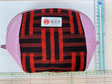 画像をギャラリービューアに読み込む, 伊予絣 の ポーチ キルト芯入り 赤い三崩し文  Iyo kasuri pouch with quilt core Red three-breaking sentence文