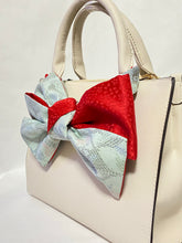 画像をギャラリービューアに読み込む, 大島紬 水色に草花模模/ 赤の小桜⁂Flower pattern in light blue / Red small cherry blossoms